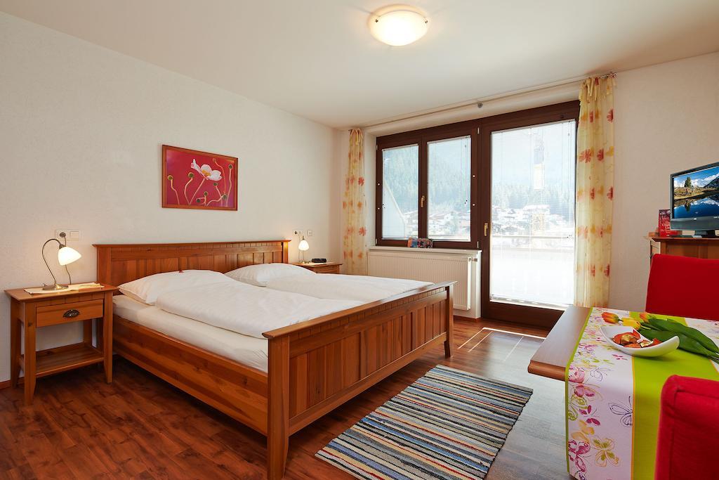 Skylounge Mayrhofen Room photo